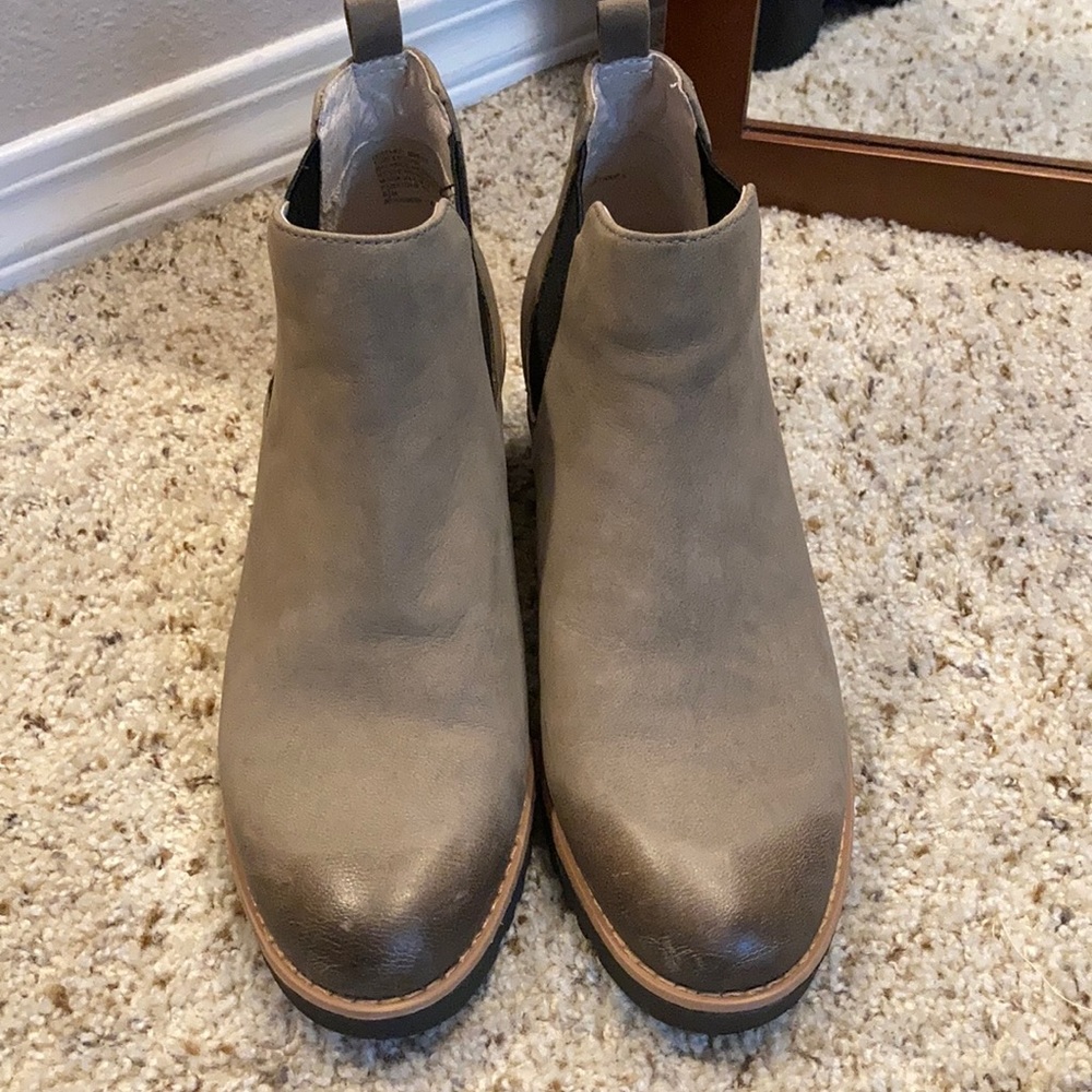 Caslon Joshua Taupe Bootie size 6